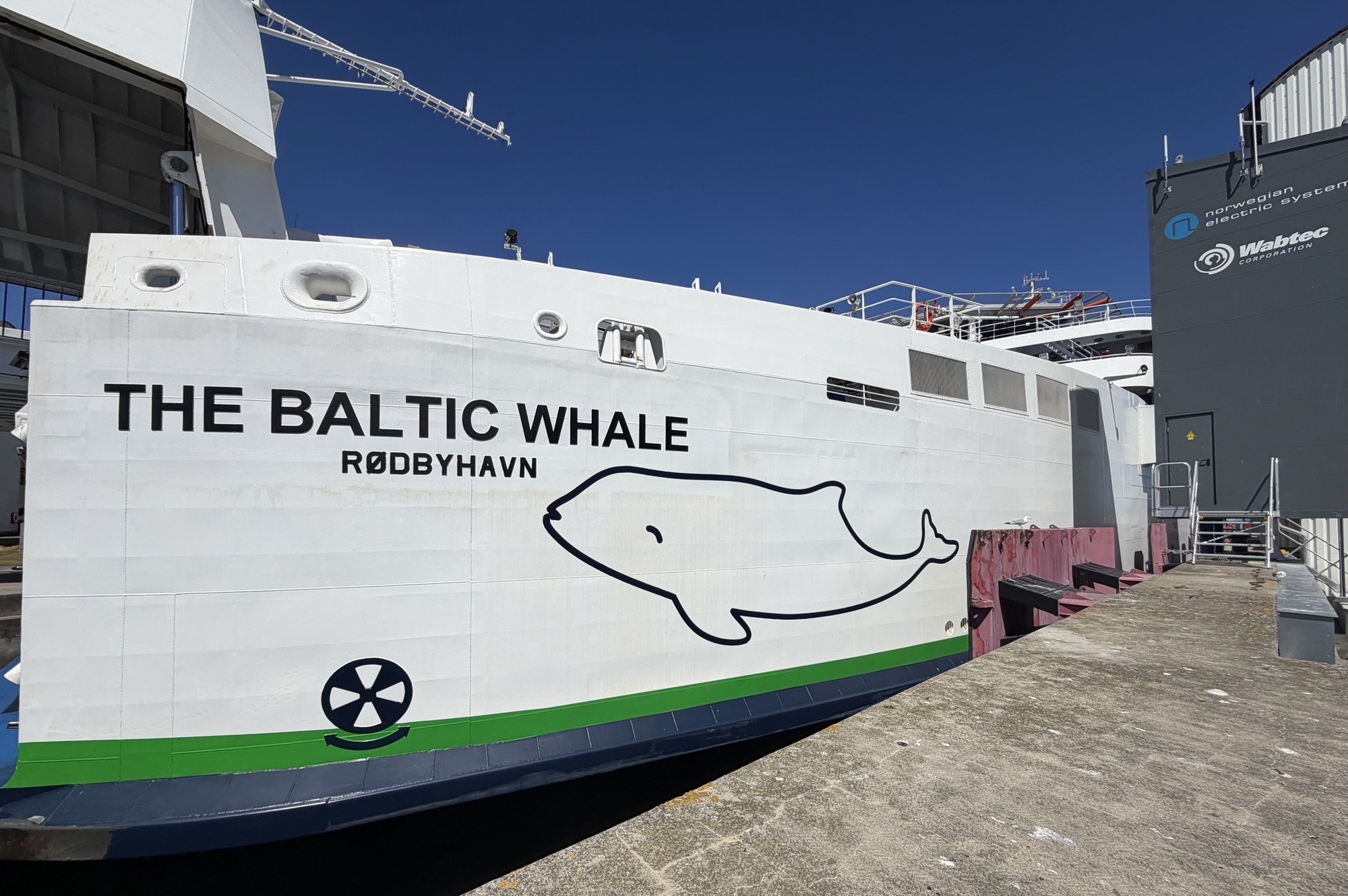 Scandlines: Przyłącze zasilania z lądu w Puttgarden już działa